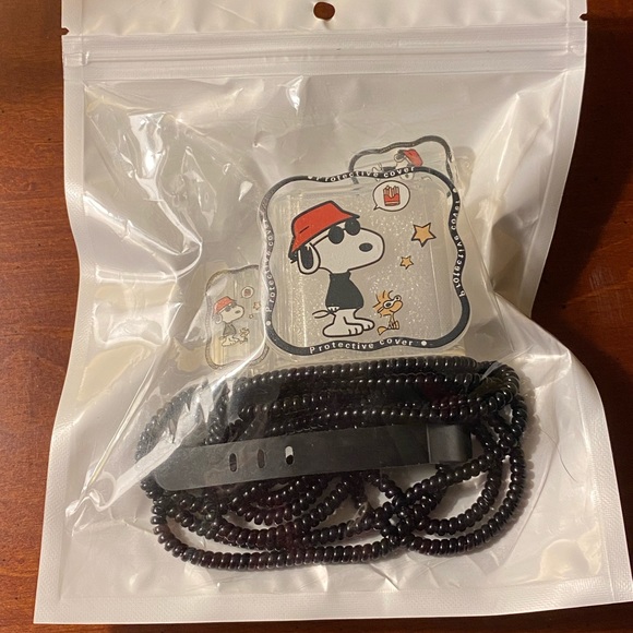 Snoopy Joe Cool Apple 18W/20W Charger Protector Cover & iPhone Data Cable NEW - Picture 5 of 8